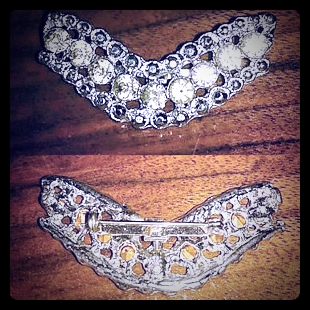 Vintage 1940s era Clear Crystals Brooch